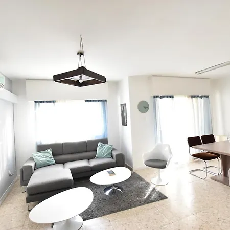 Glabur - The Cozy 2 Bdr - City, Free Parking & Wifi, Welcomes You!!! Apartman *